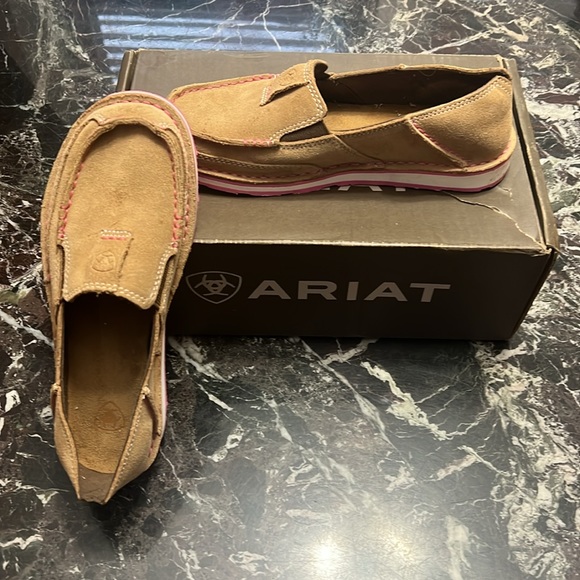 NWT ARIAT Women’s slip ons size 6 - Picture 5 of 6